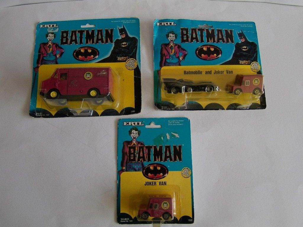 Oude Ertl Batman Joker Van en Batmobile op Card, uit 1989, Ophalen of Verzenden, Gebruikt, Film, Beeldje, Replica of Model