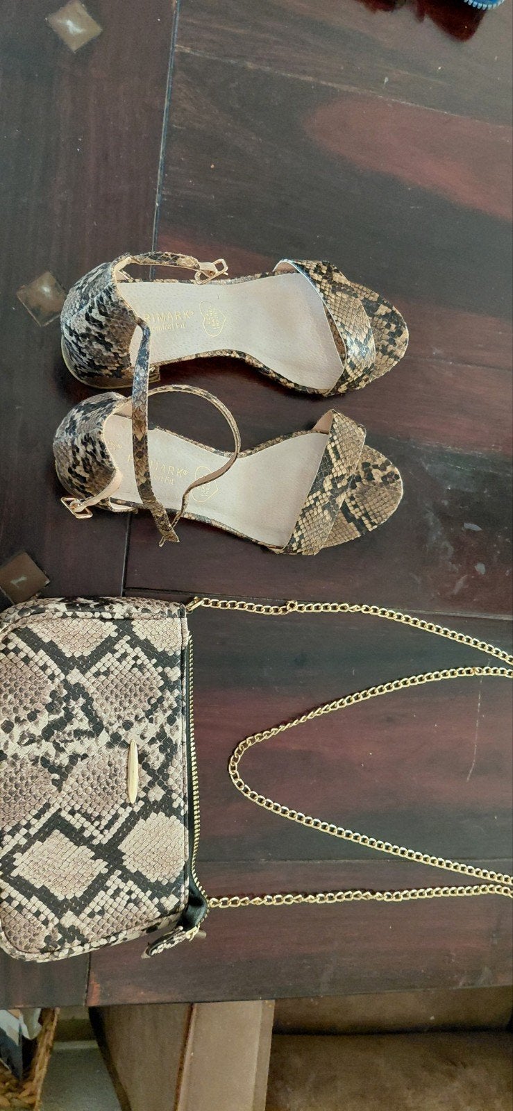 Maat 38 andalen met slangenprint en bijpassende tas, Ophalen, Bruin, Primark, Sandalen of Muiltjes