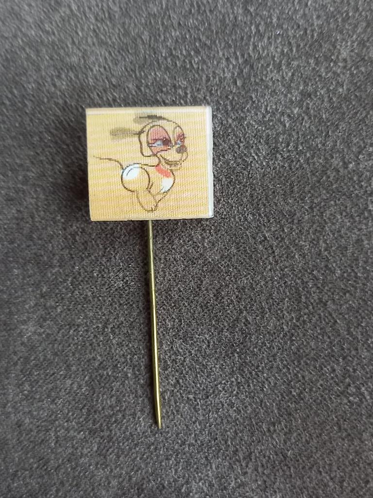 Speldje Rennend hondje - Reflexa Nurnberg Germany, Verzamelen, Speldjes, Pins en Buttons, Ophalen of Verzenden, Gebruikt