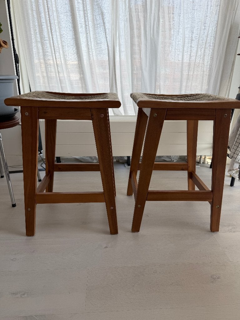 Two kitchen wooden stools, Ophalen, 60 tot 90 cm, Zo goed als nieuw, Hout
