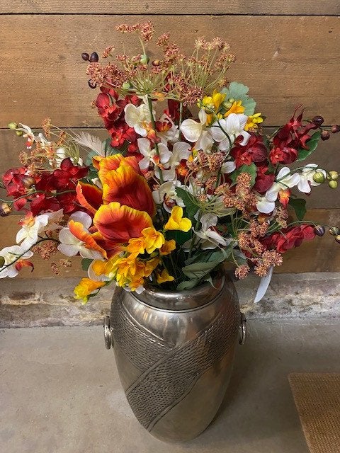Vaas met kunstbloemen, Ophalen of Verzenden, Binnen, Rondom opgemaakt