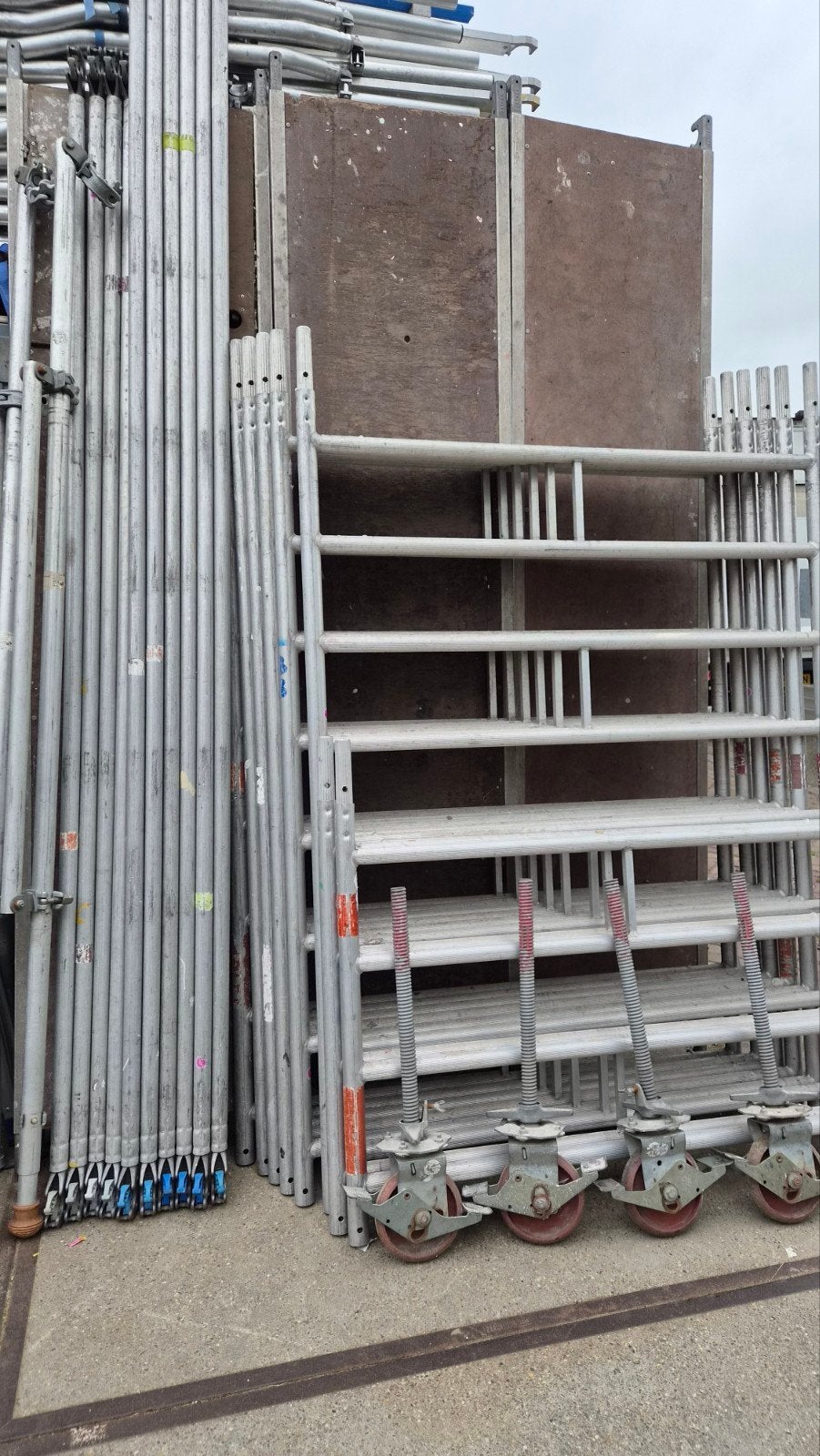 Te koop nette rolsteiger werkhoogte 8.20 mtr, Ophalen of Verzenden, Layer, Rolsteiger of Kamersteiger, 5 meter of hoger