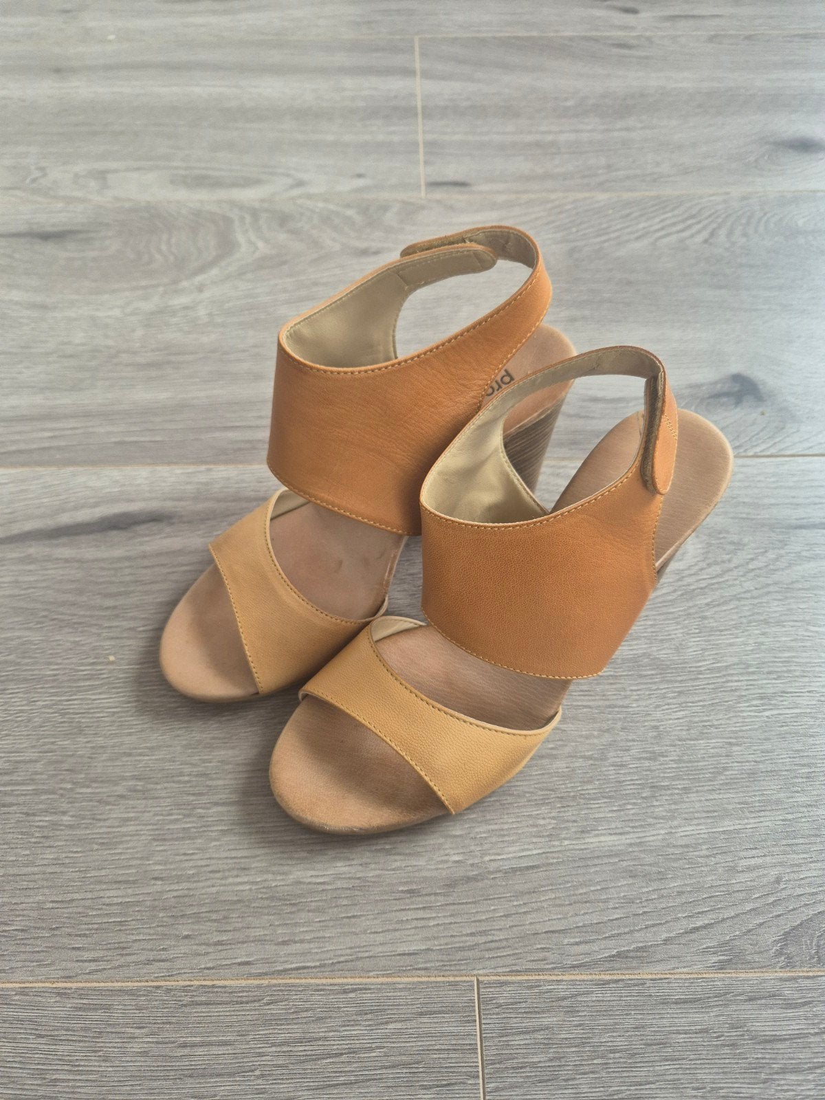 PROMISS Leren Sandalen met Blokhak Cognac / Camel Maat 37, Promiss, Bruin, Zo goed als nieuw, Sandalen of Muiltjes