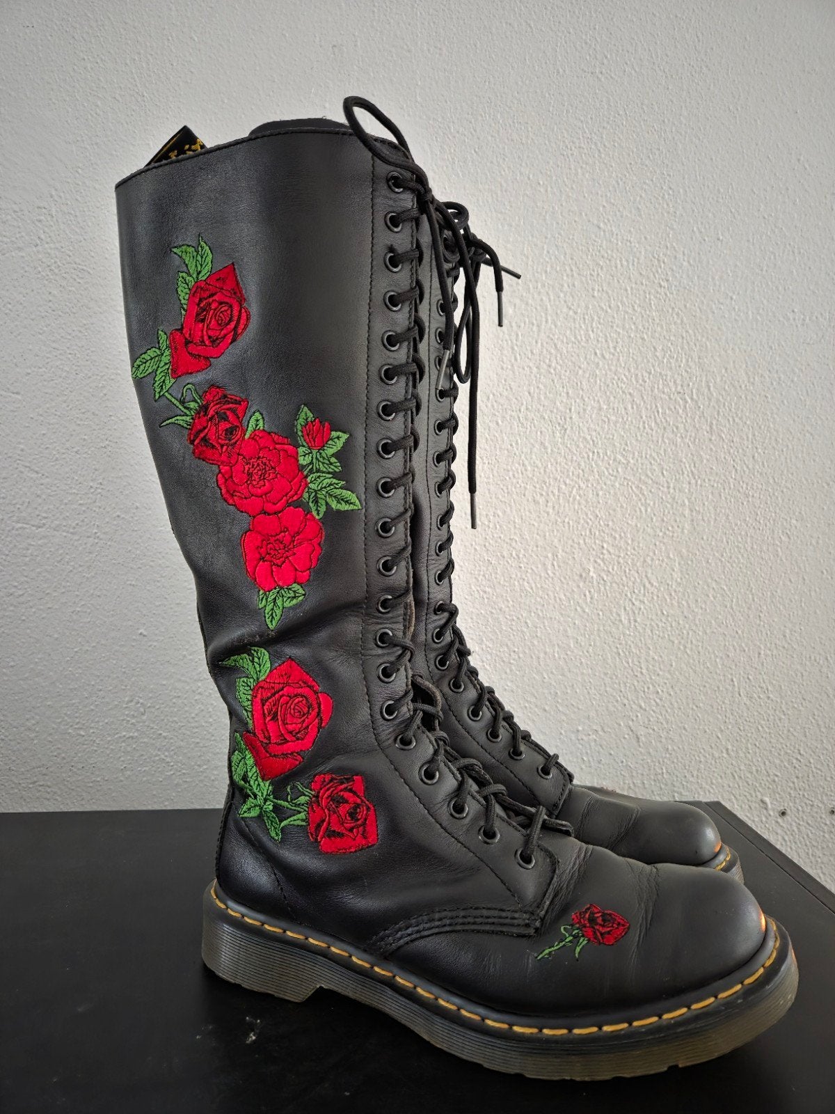 Dr. Martens 1B99 Flora Laarzen met Rozenborduursel, Kleding | Dames, Hoge laarzen, Zwart, Ophalen of Verzenden, Dr. Martens
