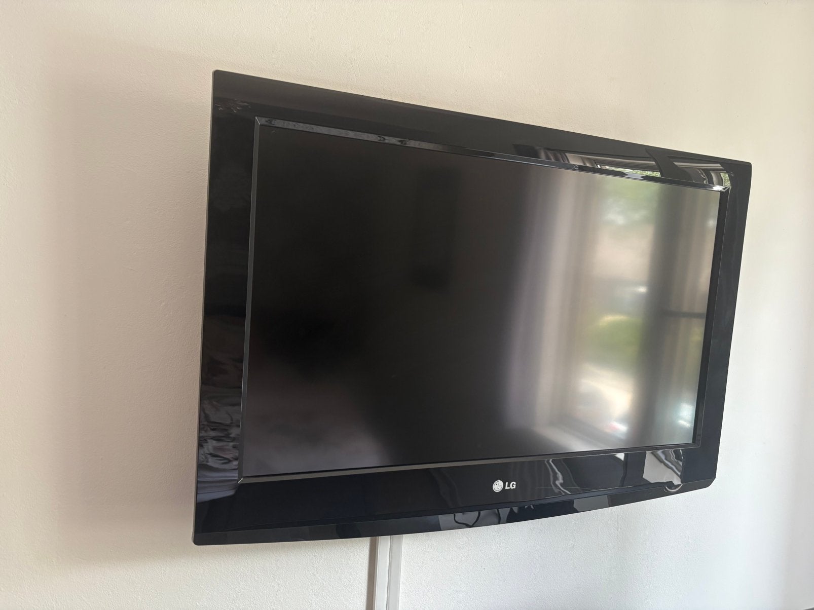 LG TV | 32 inch | inclusief muurbeugel, Ophalen, 50 Hz, Zo goed als nieuw, 100 cm of meer