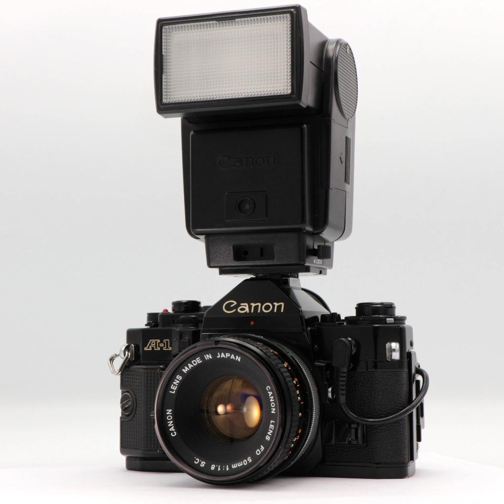 Canon A1 + DATA BACK A + FD 50mm f/1.8 S.C. + Speedlite 199A, Audio, Tv en Foto, Fotocamera's Analoog, Ophalen of Verzenden, Gebruikt