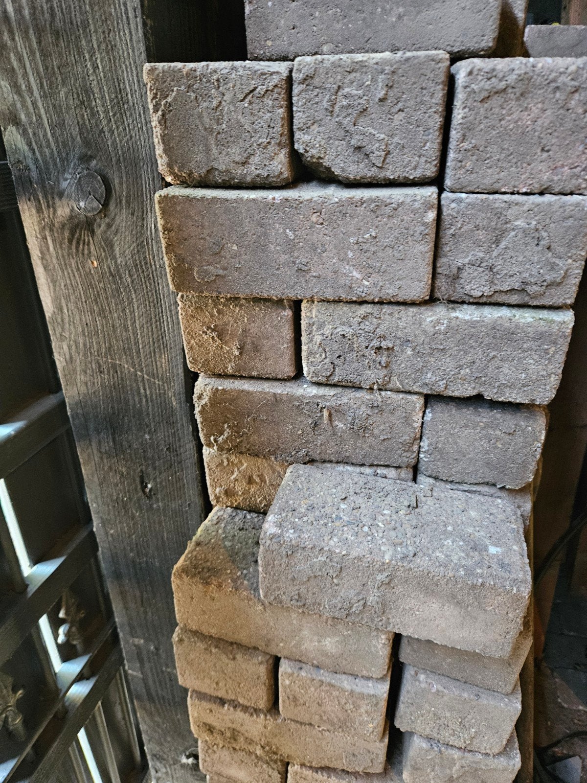 Gebruikte betonnen stenen - Ideaal voor tuin of oprit, Doe-het-zelf en Verbouw, Metselstenen, Ophalen of Verzenden, Gebruikt, Beton