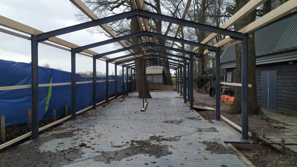 Spanten Stal Schuihok 6m breed., Ophalen