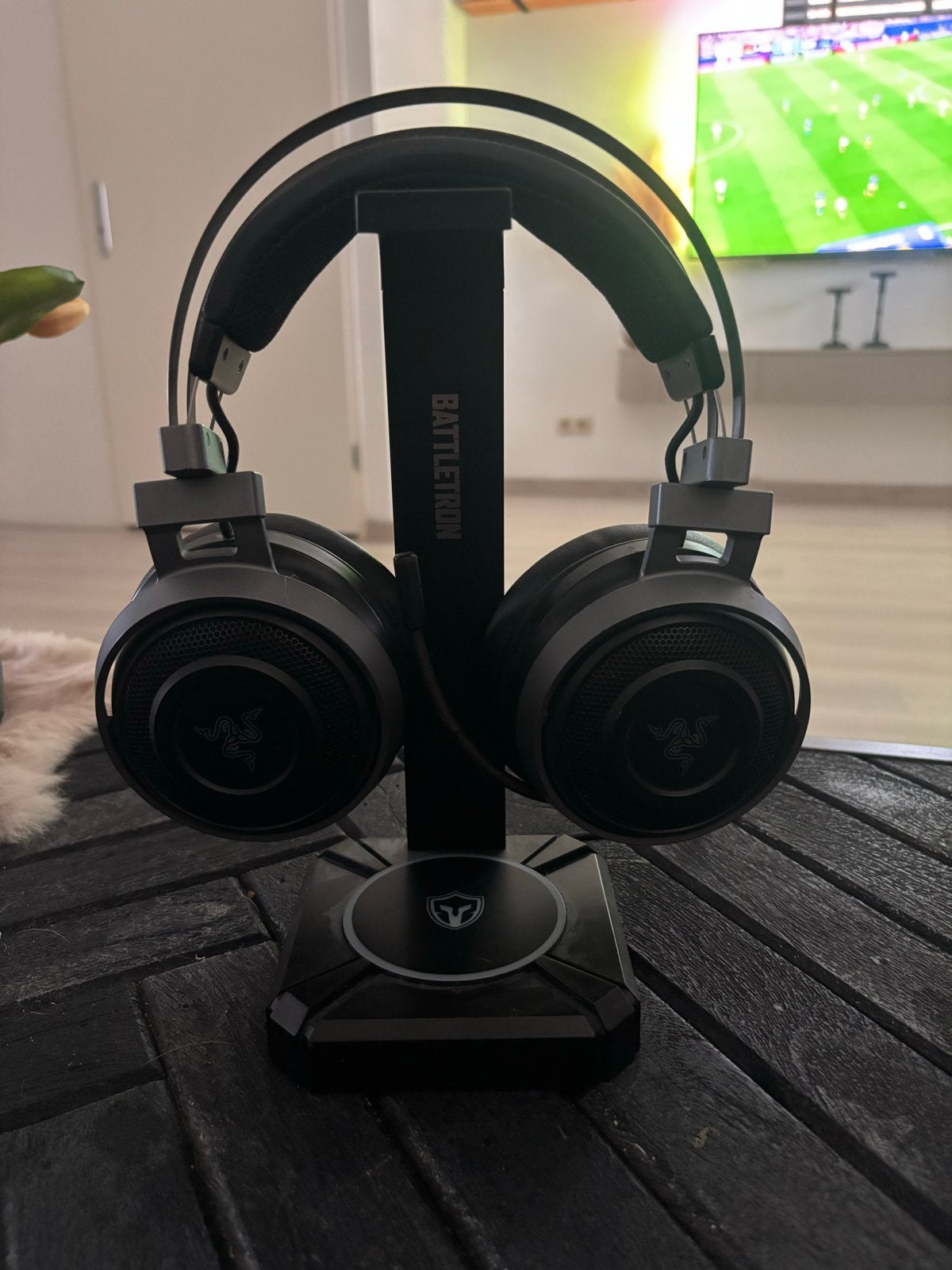 Razer Nari Ultimate Headset RGB met Bass & Standaard, Overige merken, Ophalen of Verzenden, Zo goed als nieuw, Over oor (circumaural)