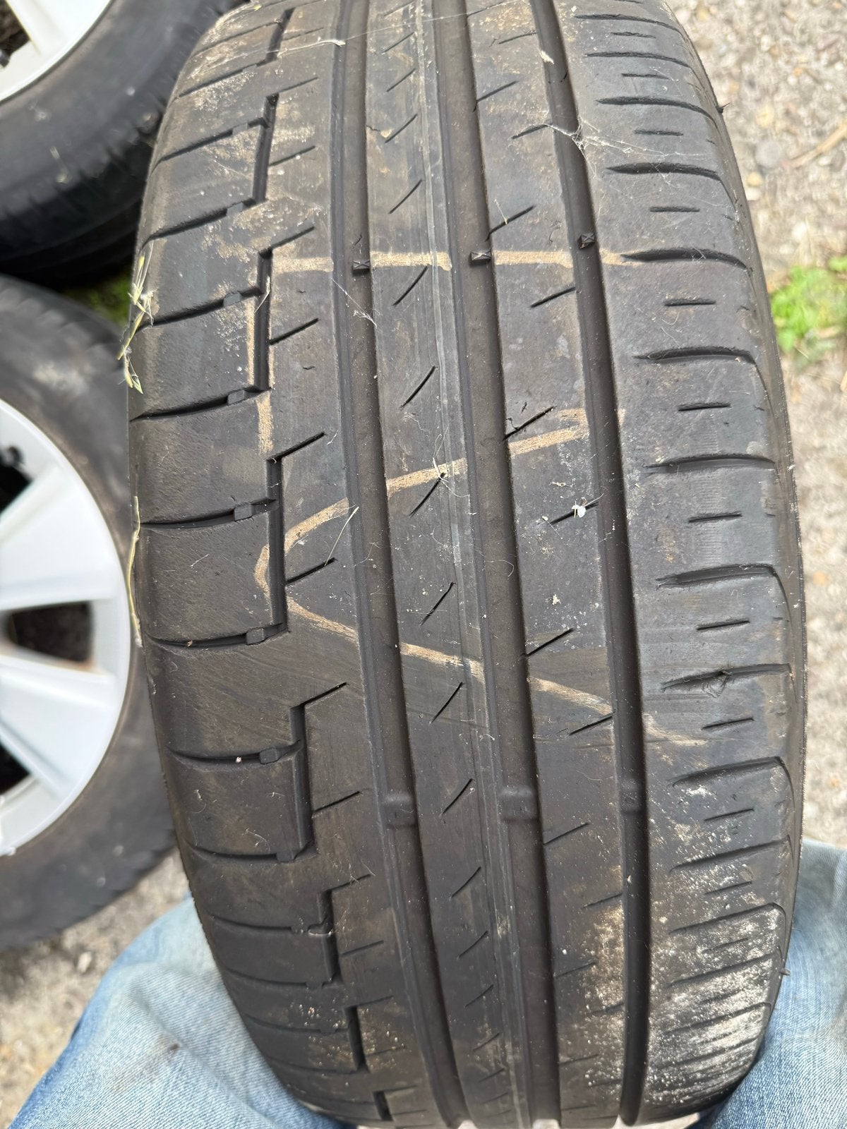 Foto 2 van Set van 4 Continental zomerbanden met velgen 205/55 R16