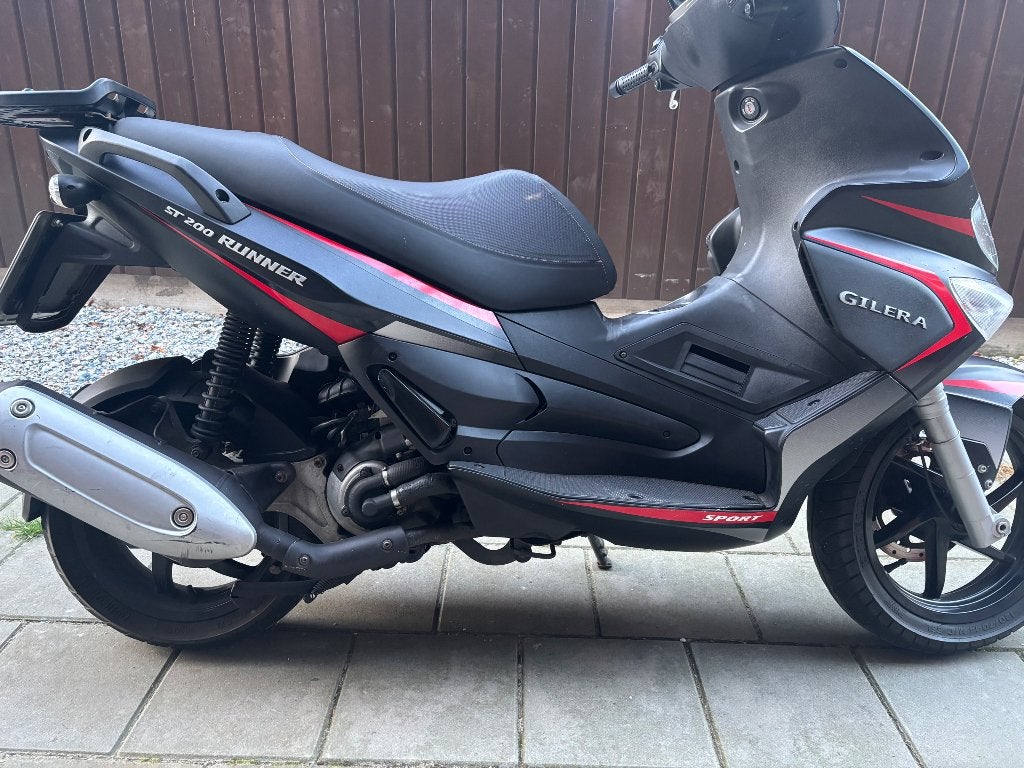 Gilera runner 200, Fietsen en Brommers, Scooters | Piaggio, Ophalen, Zo goed als nieuw, Benzine, Overige modellen