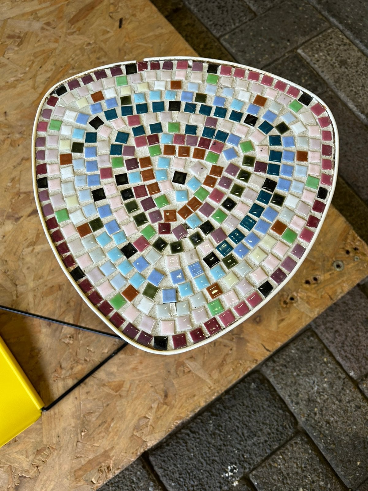 Vintage 70’s gekleurde tegel tafeltje/ side table, Ophalen of Verzenden, Huis en Inrichting