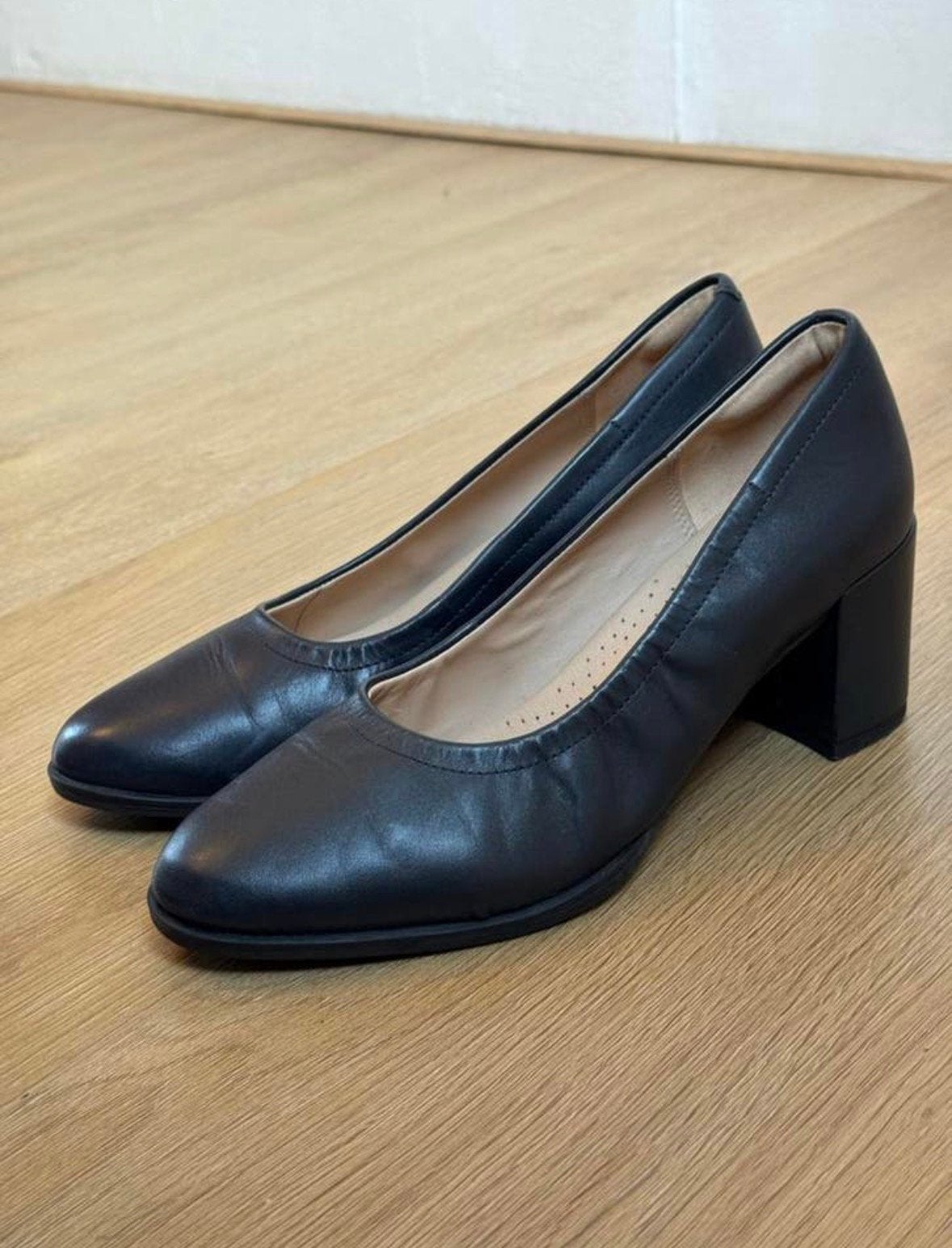 Clarks Freva 55 Court hakken, Kleding | Dames, Schoenen, Pumps, Zo goed als nieuw, Verzenden, Blauw