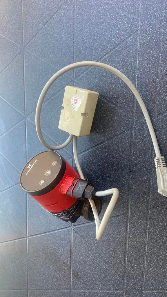 Grundfos ALPHA2 circulatiepomp, Doe-het-zelf en Verbouw, Verwarming en Radiatoren, Ophalen of Verzenden, Zo goed als nieuw