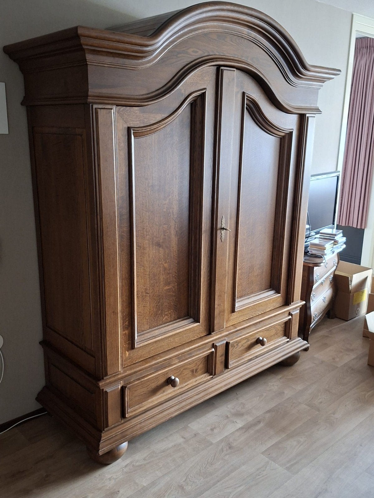 Mooie toogkast donker eiken, Huis en Inrichting, Kasten | Buffetkasten, Ophalen, Met deur(en), 200 cm of meer, 150 tot 200 cm