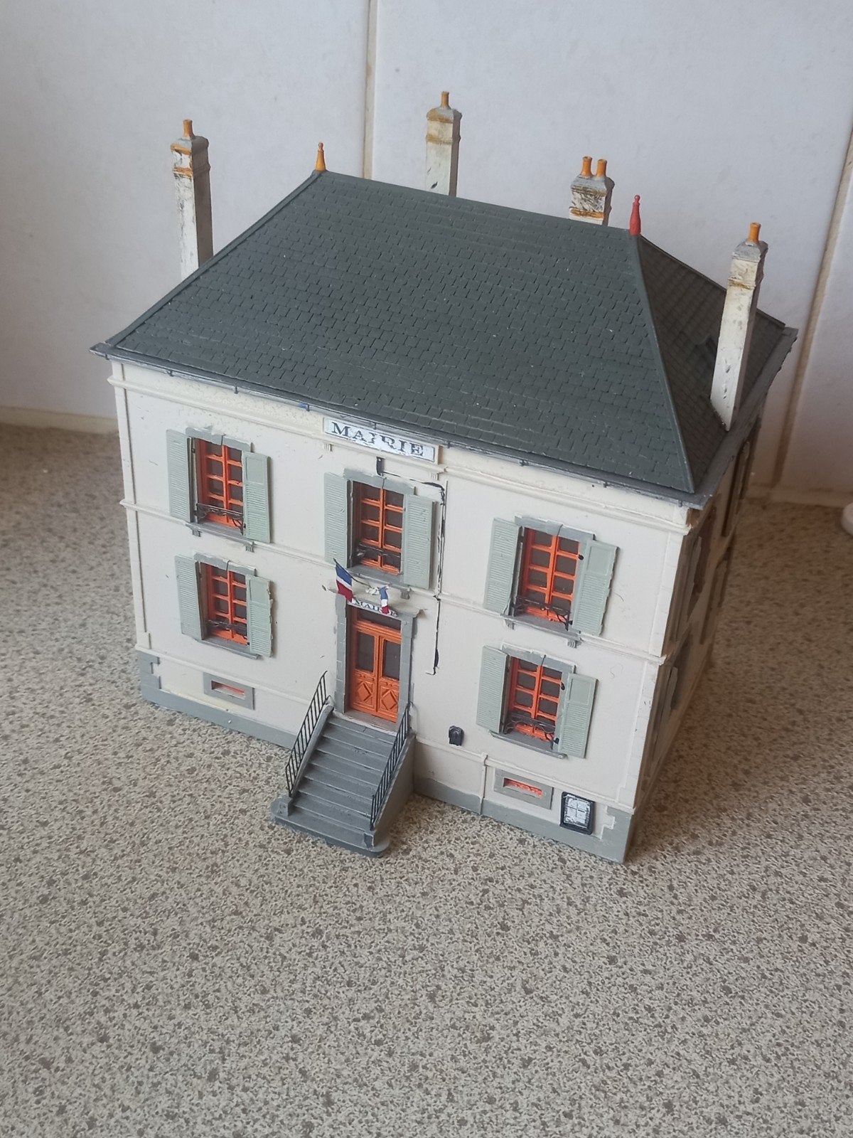 Prachtig mooi Artitec HO Gemeente huis helemaal in details, Hobby en Vrije tijd, Modeltreinen | H0, Ophalen of Verzenden, Gebruikt