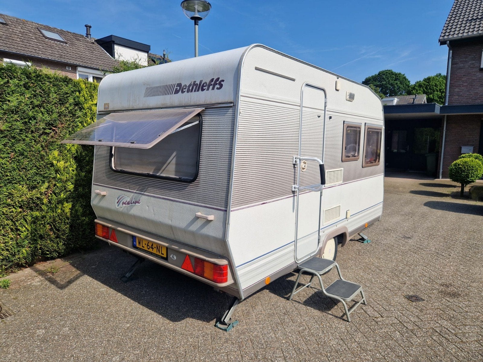 Dethleffs caravan met Doréma voortent en luifels, Caravans en Kamperen, Standaardzit, Tot en met 3, Particulier, Dethleffs