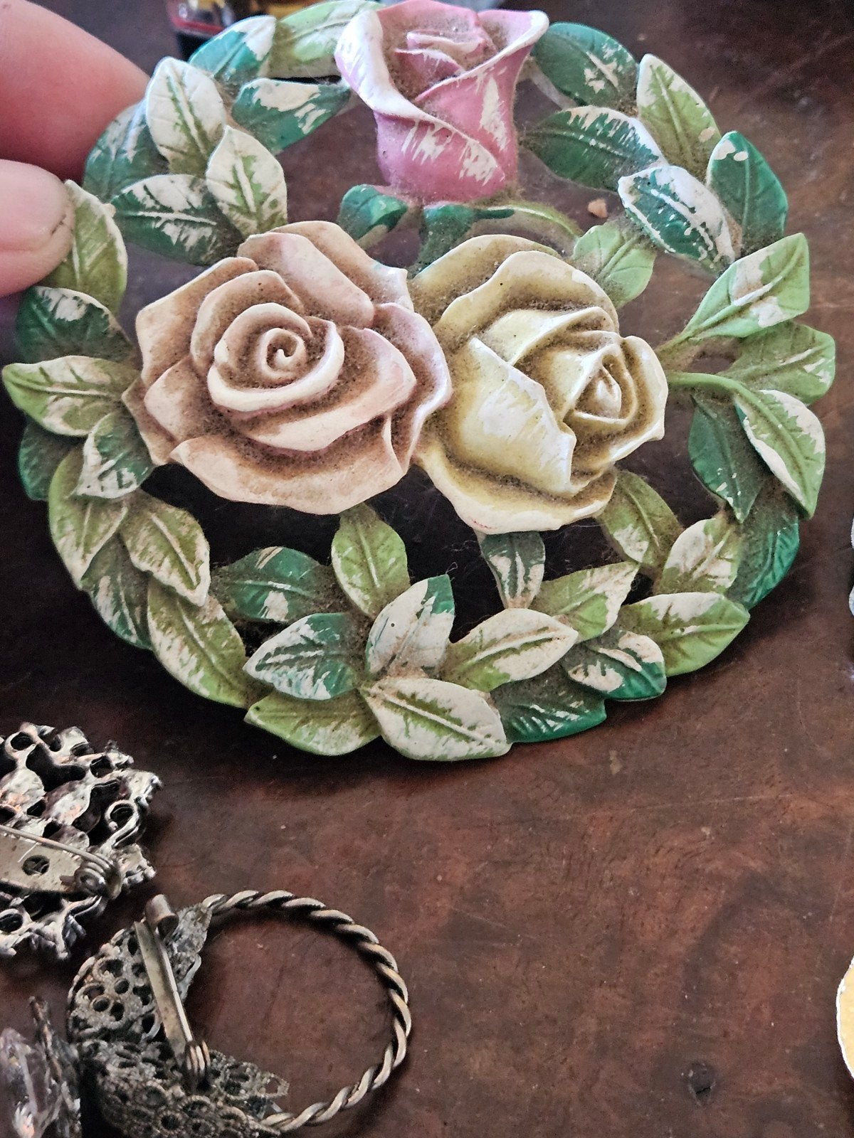 Lot van 30 diverse broches - Vintage en modern, Sieraden, Tassen en Uiterlijk, Broches, Overige materialen, 4 tot 7 cm, Gebruikt