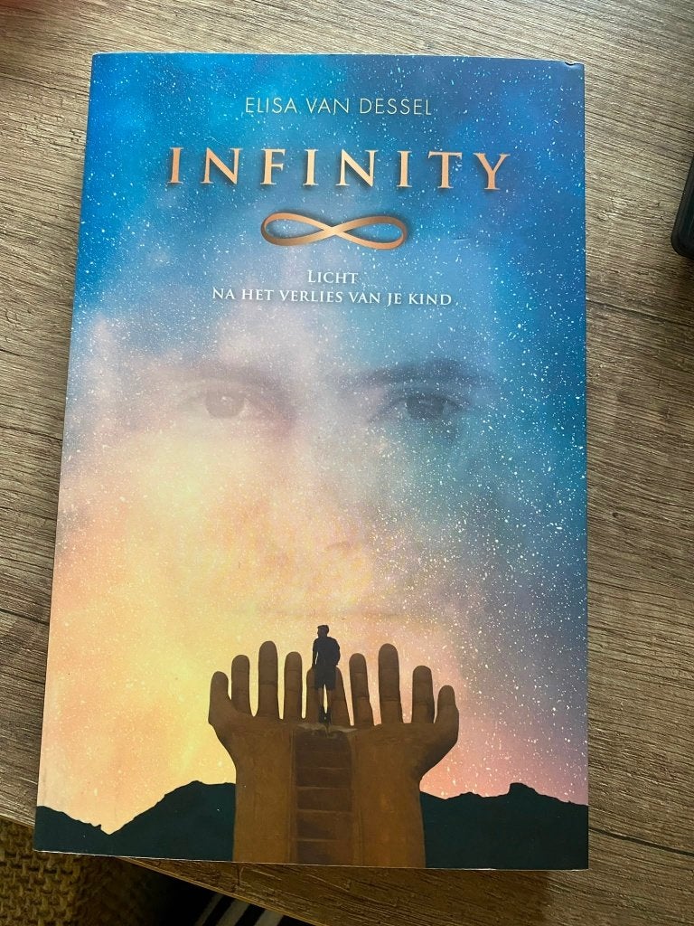 Infinity, van Dessel - Licht na het verlies van je kind, Boeken, Elisa van Dessel, Zo goed als nieuw, Verzenden, Overige