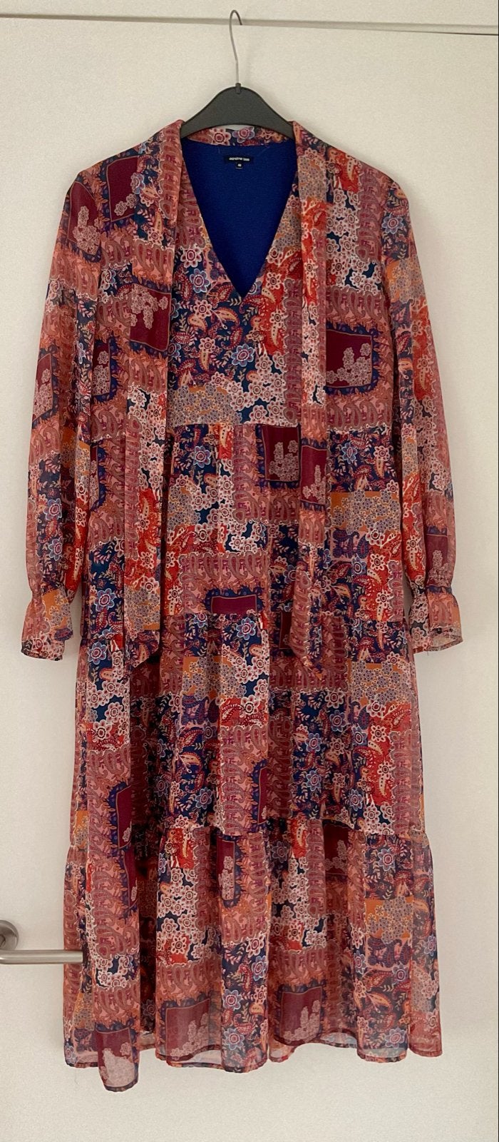 Caroline Biss Maxi Jurk met Strikkraag, Maat 40, Kleding | Dames, Maat 38/40 (M), Meerkleurig, Ophalen of Verzenden, Zo goed als nieuw