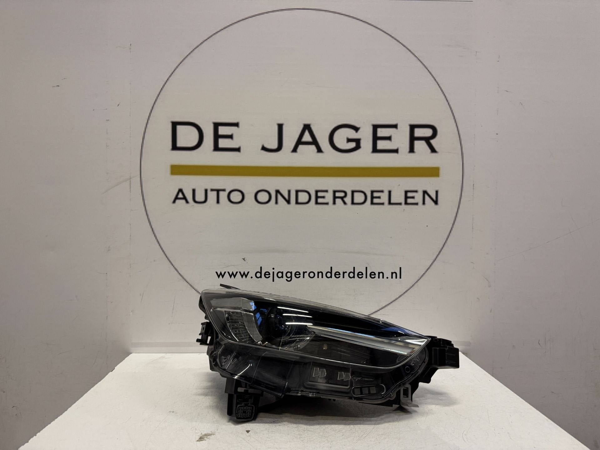 MAZDA CX3 CX-3 KOPLAMP RECHTS ORIGINEEL 10 PINS D10E-51030, Gebruikt, Shinchi, Fuchu-Cho 3-1
730-8670  Hiroshima, Mazda Motor Corporation