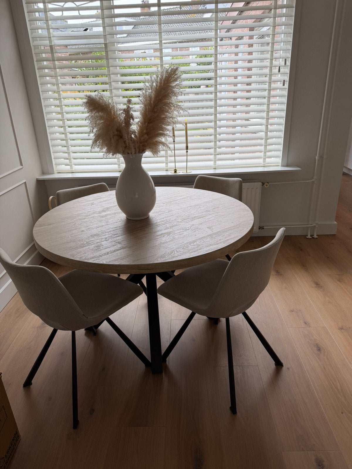 Leuke nette eethoek tafel 120 cm en vier stoelen te koop, Huis en Inrichting, Tafels | Eettafels, Ophalen, Gebruikt, Rond, Modern warm