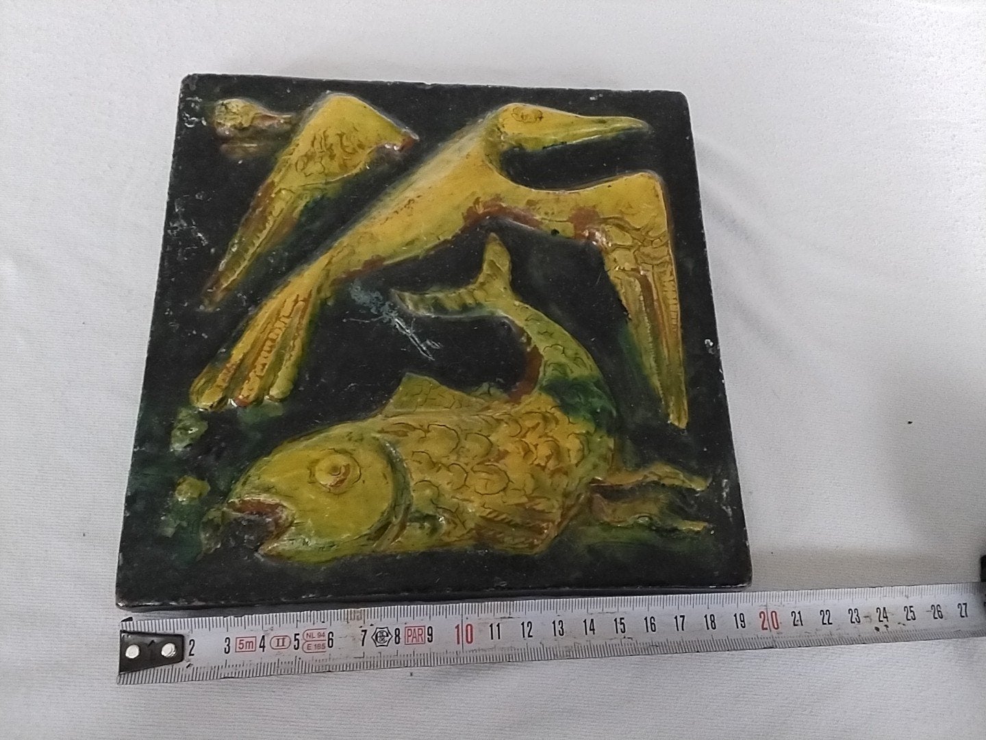 Vintage Keramische Tegel met Vogel en Vis Reliëf, Ophalen of Verzenden