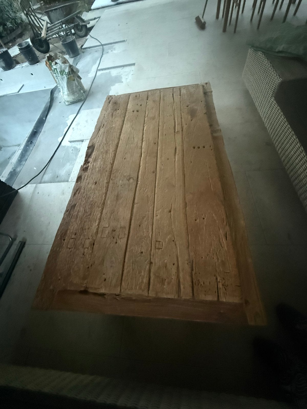 Robuuste houten salontafel op wielen, Ophalen, Gebruikt, 100 tot 150 cm, 50 tot 100 cm