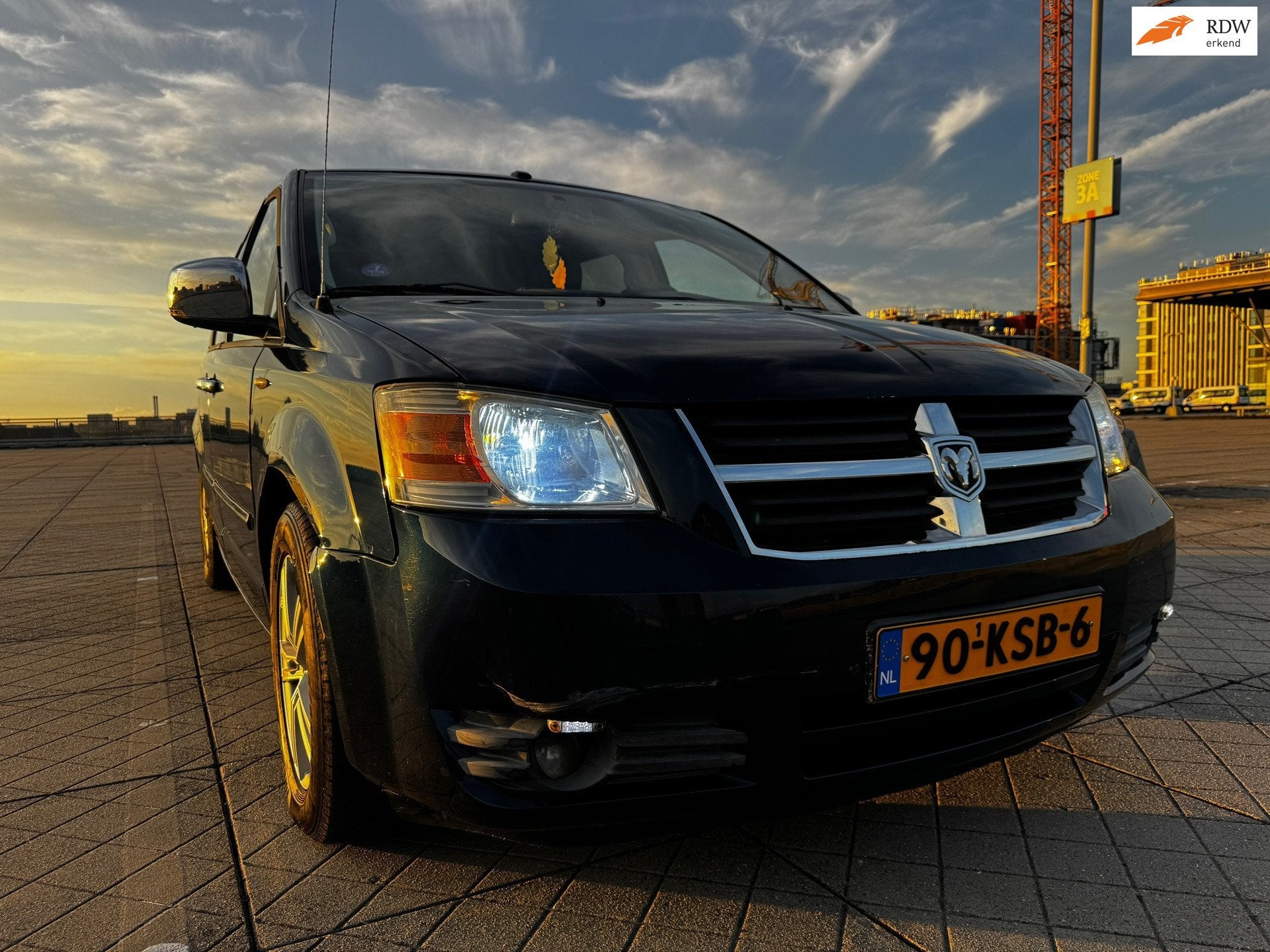Dodge Grand Caravan 4.0 V6 LPG 7P CRUIS CLIMA NAVI SCHUIFDAK, Auto's, Dealer onderhouden, Verwarmde buitenspiegels, Leder, Bedrijf