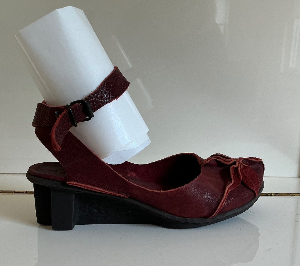 Donkerrode sandalen met hak Trippen maat 38, Kleding | Dames, Schoenen, Verzenden, Sandalen of Muiltjes, Gedragen, Rood