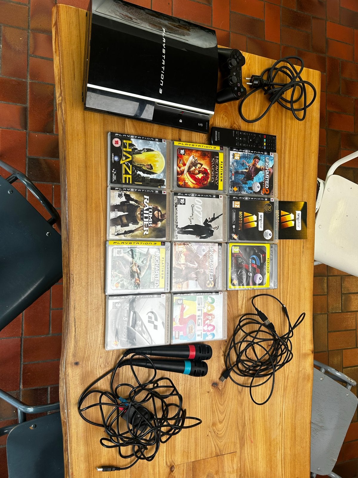 PlayStation 3 (PS3) met 11 games, controller en microfoons, Phat, Ophalen of Verzenden, 60 GB, Met 1 controller