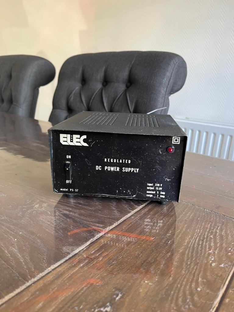 Voeding Elec 13,8V / 5A, Ophalen of Verzenden