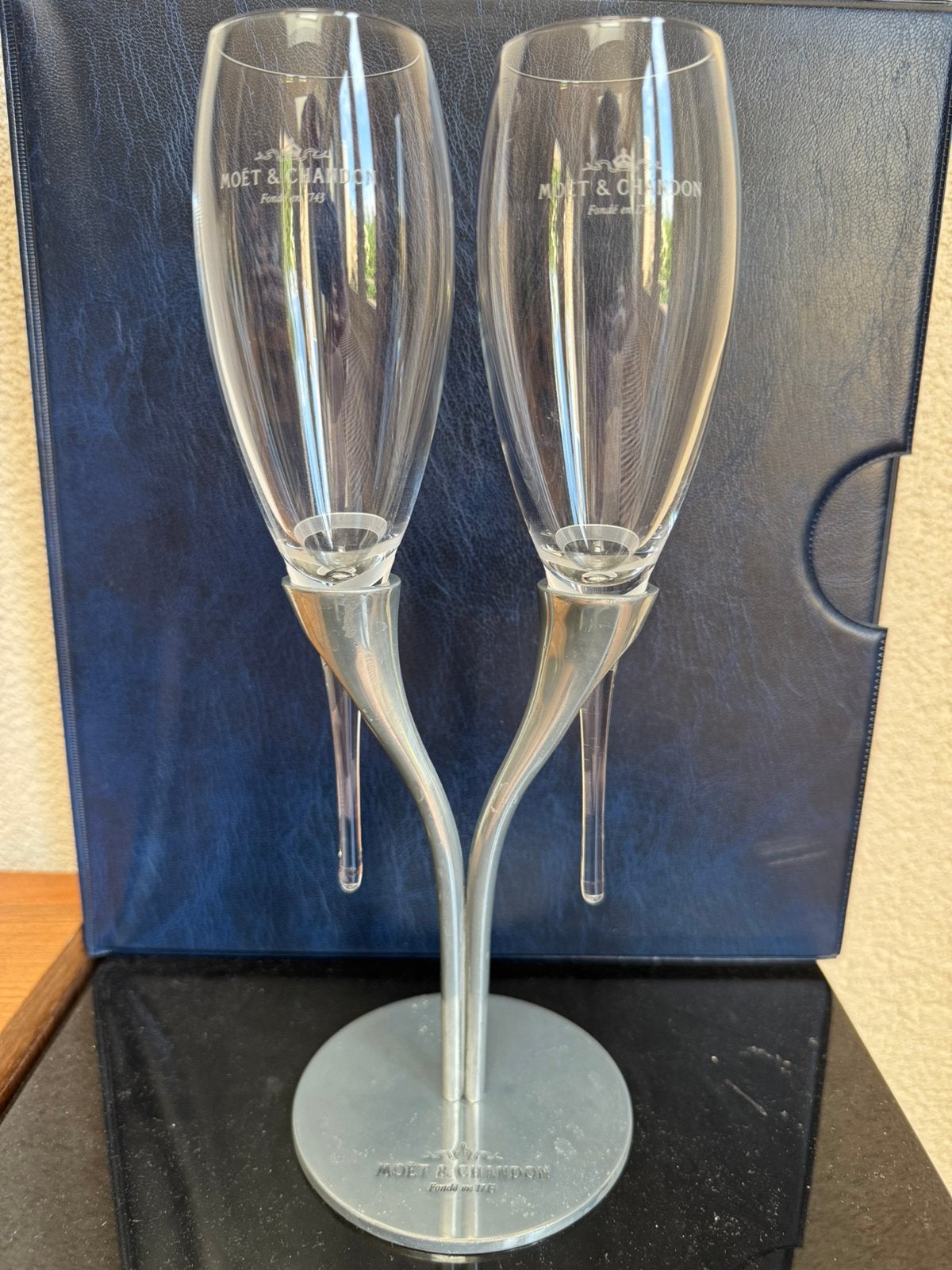 2 Moët & Chadon Champagneglazen op standaard, Verzamelen, Glas en Borrelglaasjes, Ophalen of Verzenden, Zo goed als nieuw, Overige typen