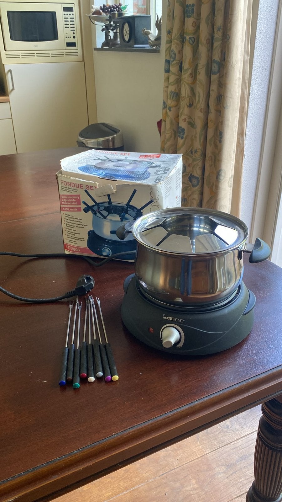 Clatronic Fondue Set - Elektrisch, Compleet met Vorkjes, Verzenden, Zo goed als nieuw, Elektrisch, Fondueset