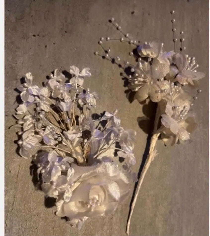 2 x witte bruids Corsage - Feestelijk Accessoire, Wit, Ophalen of Verzenden, Zo goed als nieuw, Accessoires