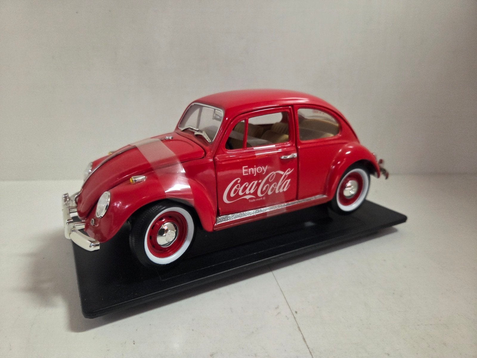 Road Signatures Volkswagen Kever Coca Cola 1:18, Hobby en Vrije tijd, Modelauto's | 1:18, Overige merken, ., Ophalen of Verzenden
