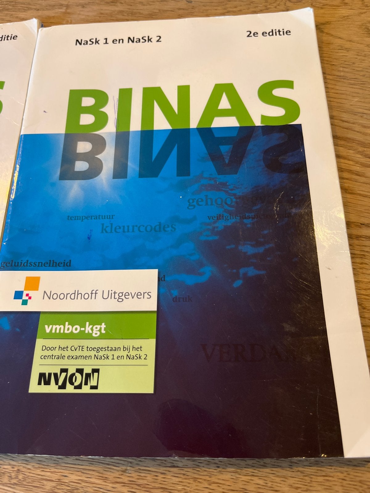 BINAS NaSk 1 en NaSk 2 VMBO-KGT 2e editie, Ophalen of Verzenden, Gelezen, VMBO, Natuurkunde