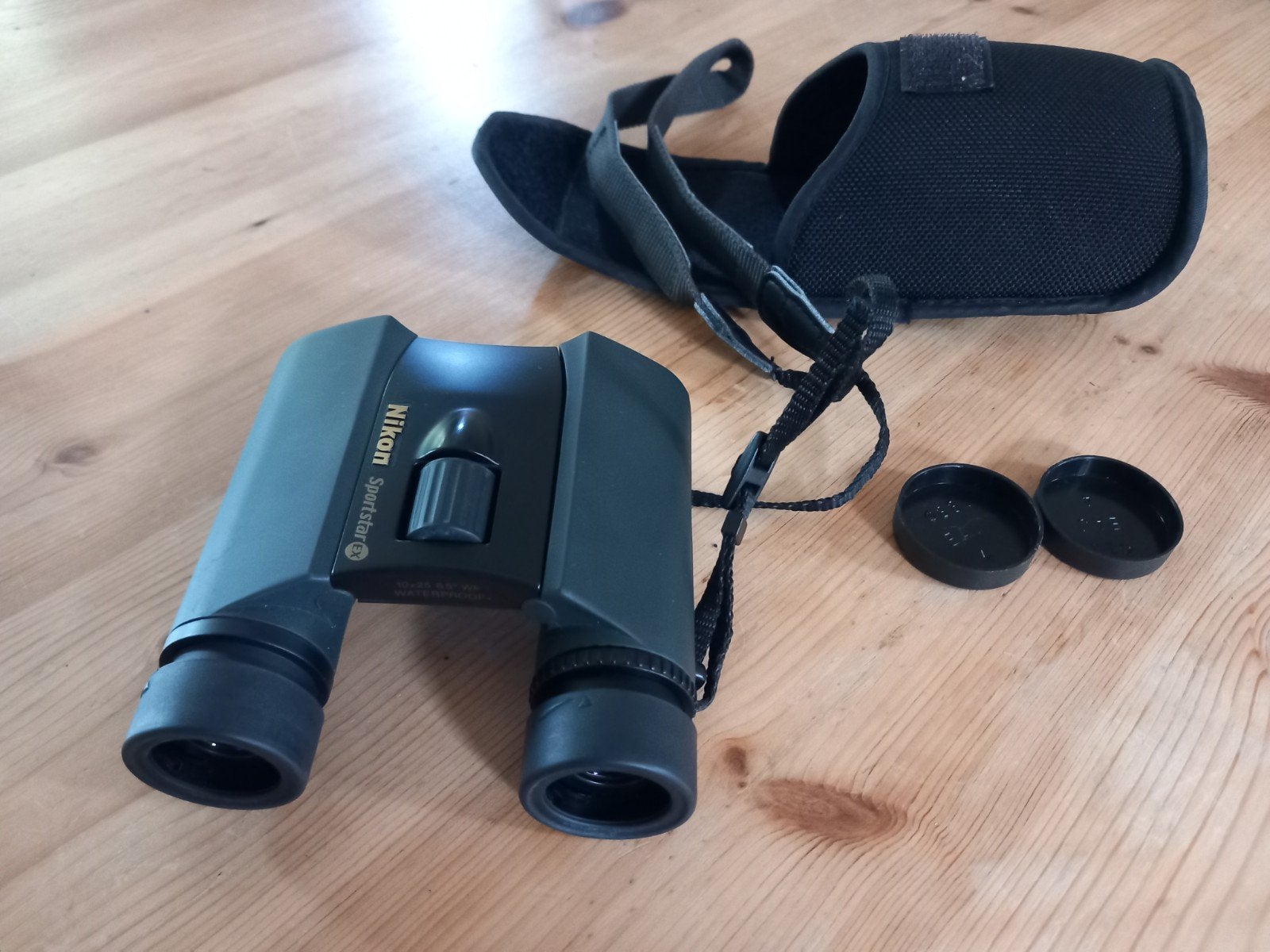 Nikon Sportstar EX 10x25 Verrekijker met tas, Gebruikt, Overige typen, Ophalen of Verzenden, 8 tot 12x