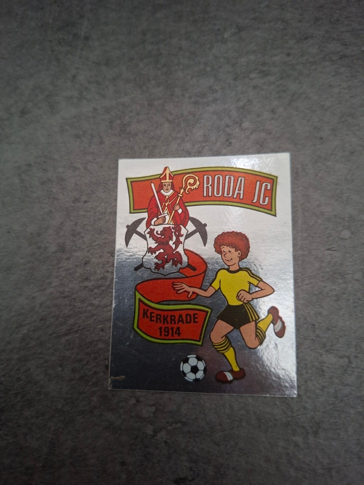 Panini sticker Voetbal 81. Embleem Roda JC., Ophalen of Verzenden, Zo goed als nieuw, Sticker