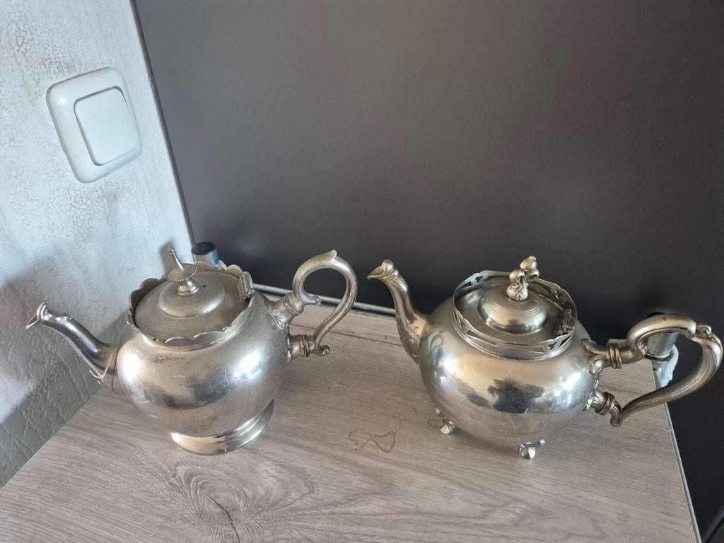 2 verzilverde koffiepotten, Ophalen of Verzenden