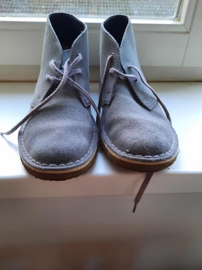 Grijze Clarks suède desert boots mt 39, Lage of Enkellaarzen, Ophalen of Verzenden, Zo goed als nieuw, Grijs