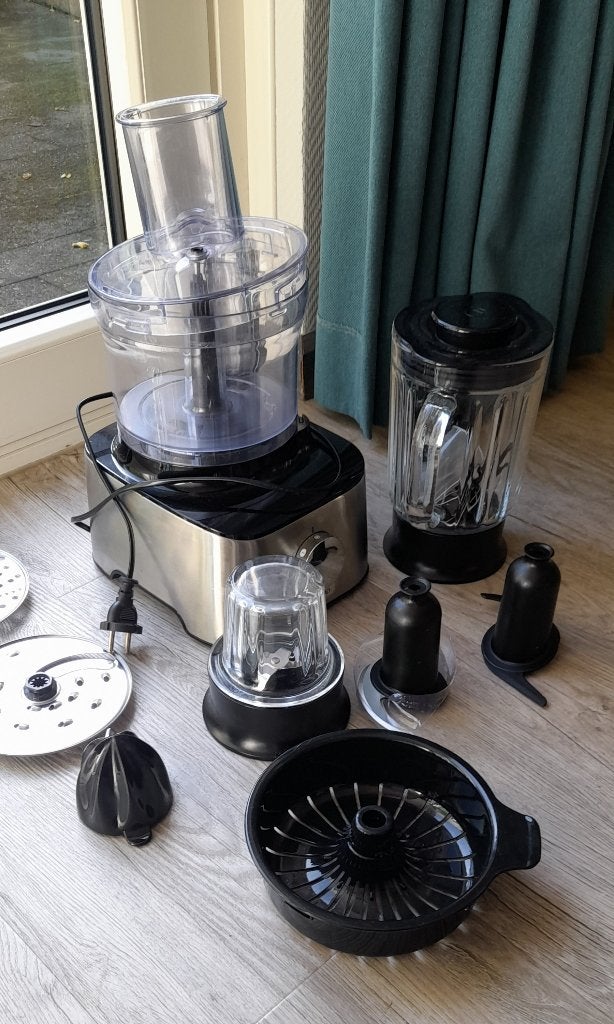 Kenwood Keukenmachine met diverse accessoires, 4 liter of meer, Gebruikt, 3 snelheden of meer, Ophalen of Verzenden