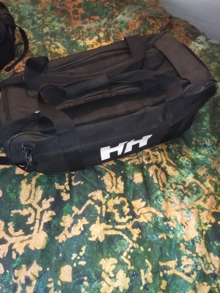 Helly Hansen waterafstotende tas met rugbanden en zijvlak, Gebruikt, 20 tot 30 cm, Zwart, Ophalen of Verzenden