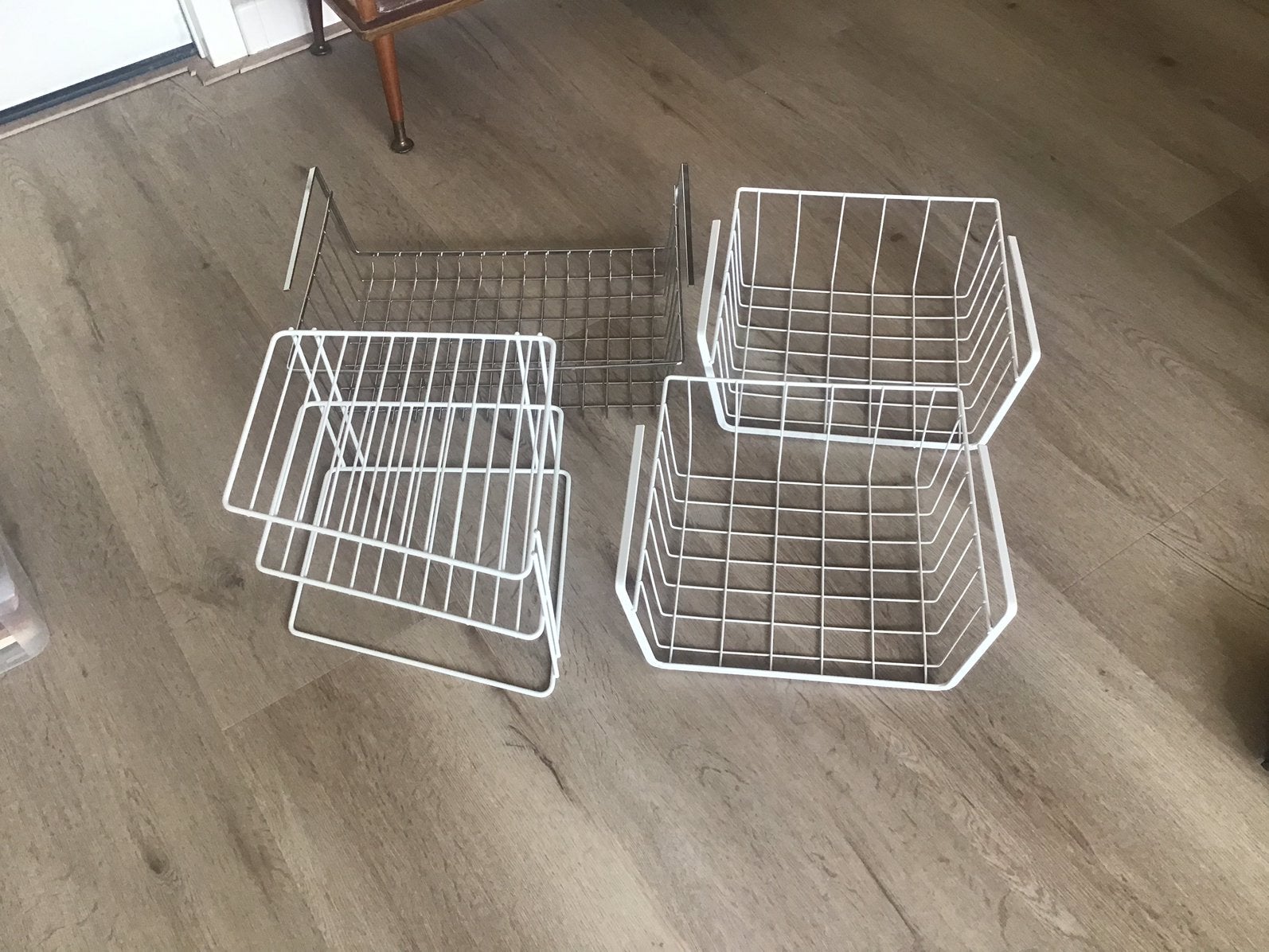3 kastmandjes van metaal en een bordenrek, Ophalen of Verzenden