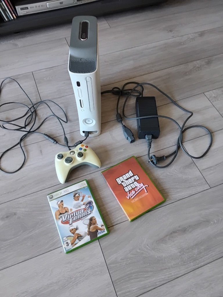 Xbox 360 met Gta Vice city en Virtual tennis 3, Spelcomputers en Games, Spelcomputers | Xbox 360, Gebruikt, 360 Arcade of Core