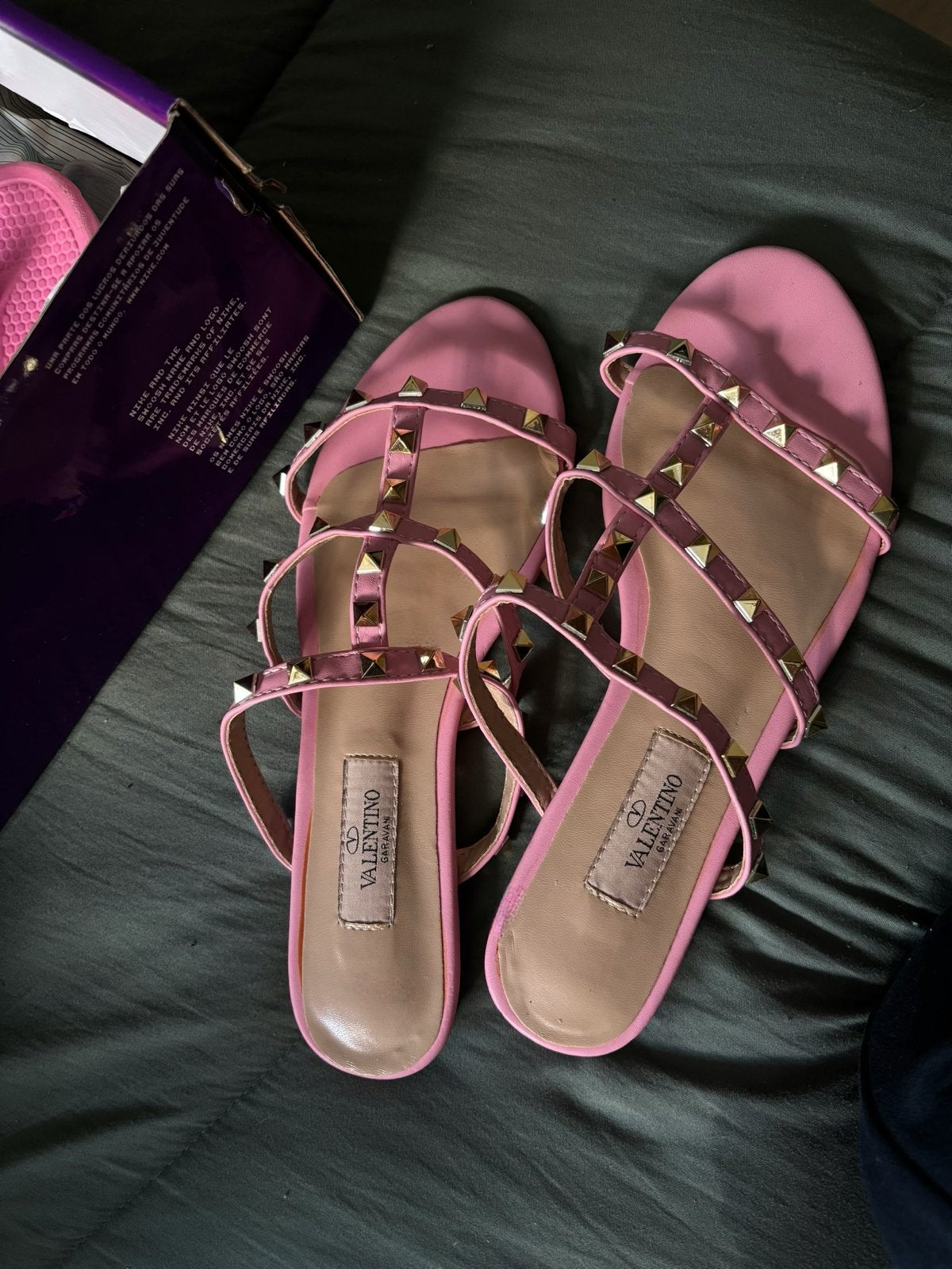 Valentino Garavani Rockstud Sandalen Roze Maat 40, Kleding | Dames, Zo goed als nieuw, Roze, Sandalen of Muiltjes, Ophalen of Verzenden