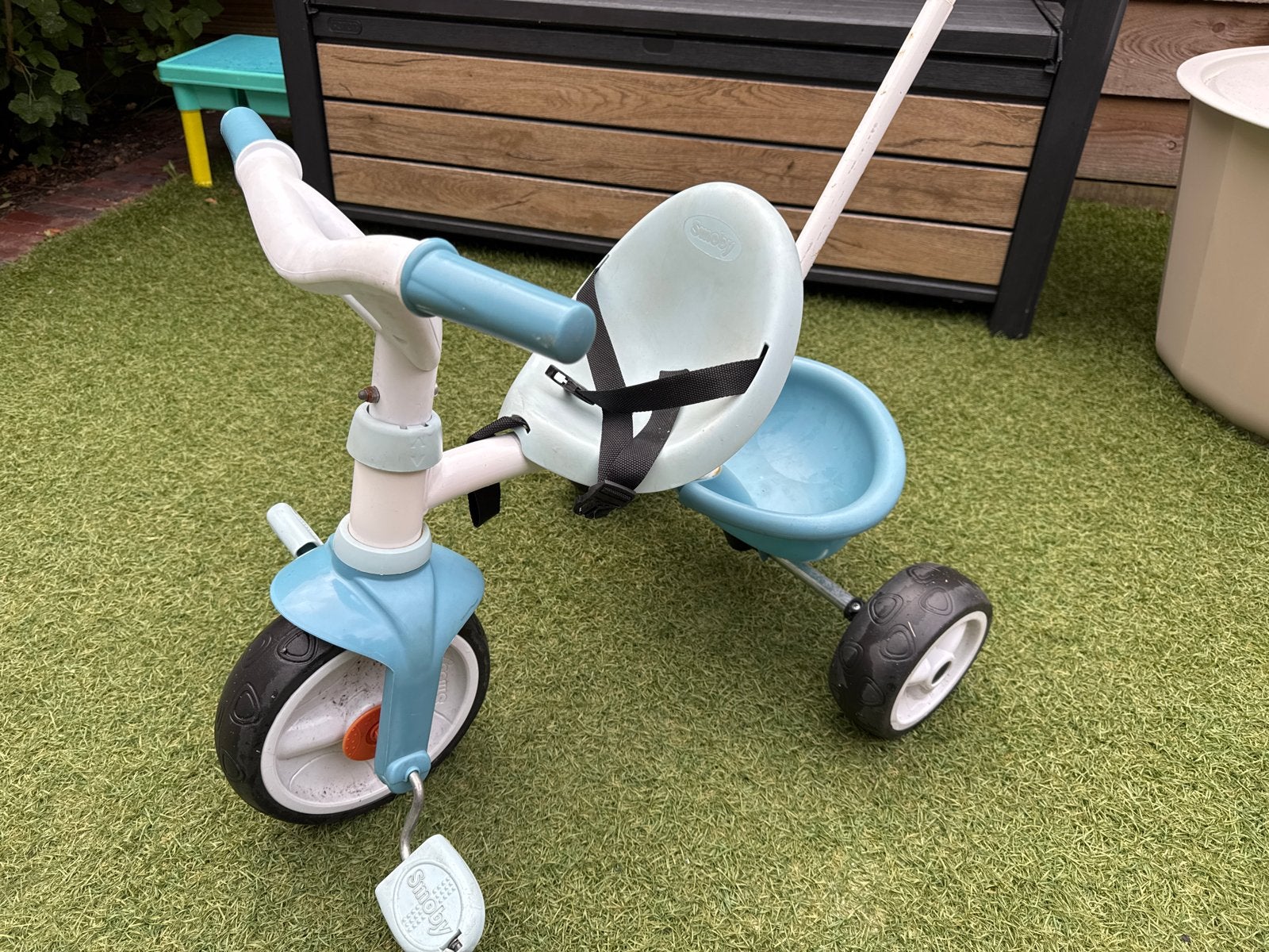 Smoby driewieler met afneembare duwstang, Fietsen en Brommers, Fietsen | Driewielers, Ophalen, Gebruikt, Duwstang