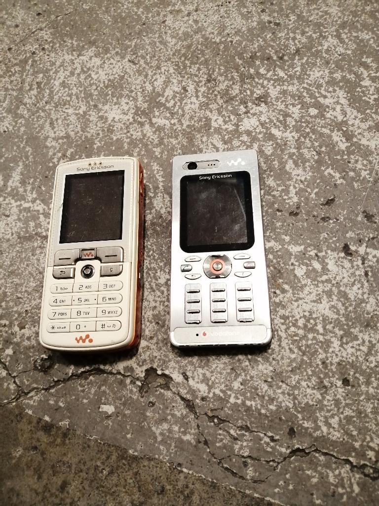 WEG=WEG!!!! COLLECTORS ITEM TELEFOONS SONY W880 + W800 GSM, Gebruikt, Wit, Overige systemen, Fysiek toetsenbord