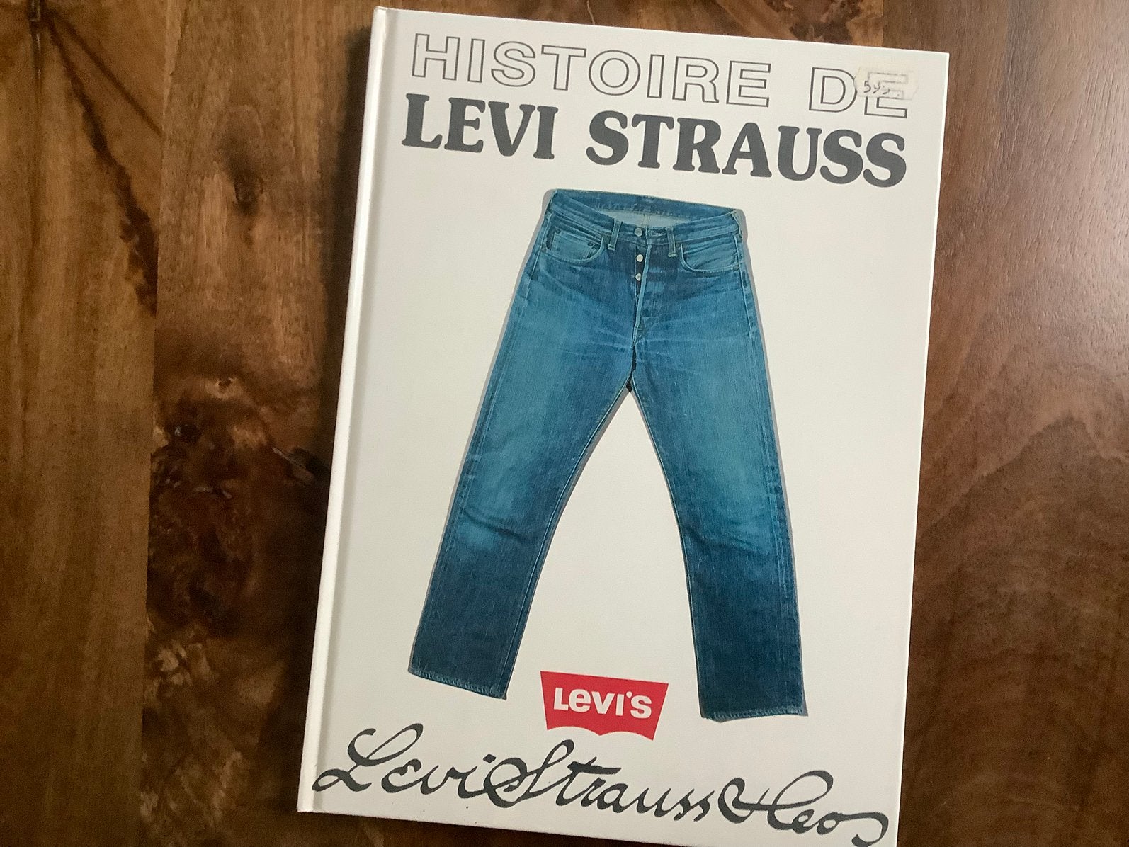 Te koop  het boek Histoire De Levi Strauss, Boeken, Ophalen of Verzenden, Nieuw, Mode algemeen