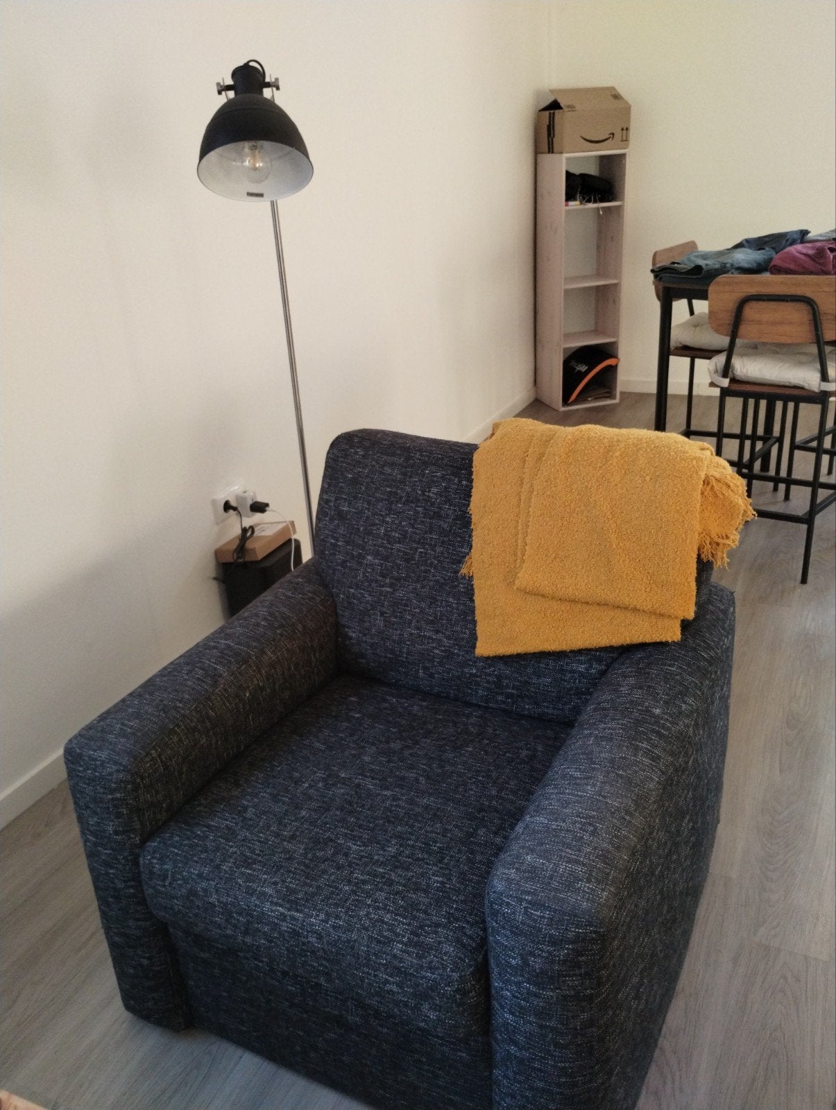 Comfortabele stoel met lampenset, Huis en Inrichting, Fauteuils, Ophalen, Modern, Comfortabel, 75 tot 100 cm, Zo goed als nieuw